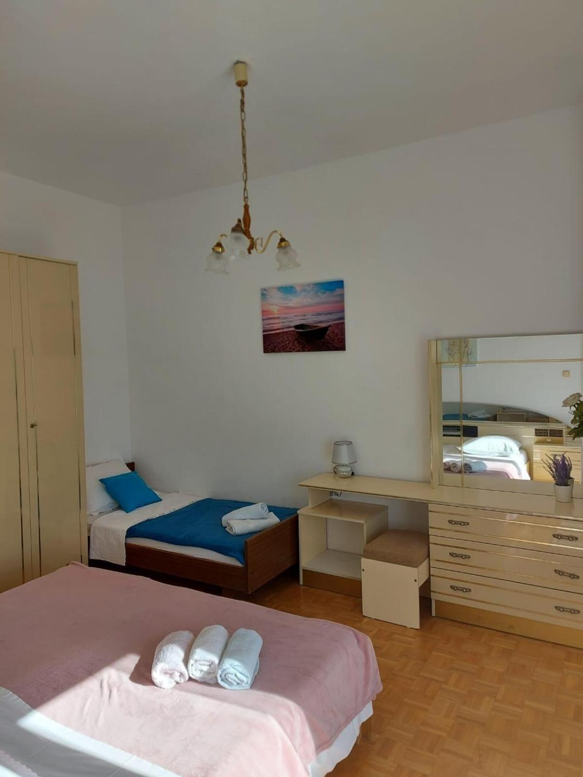 Apartments By The Sea Duce, Omis - 2731 Dugi Rat Room photo