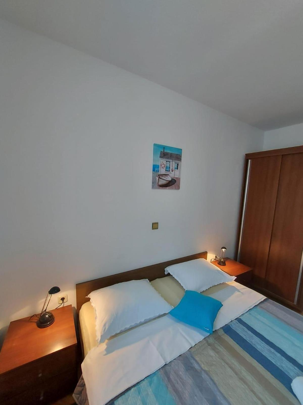 Apartments By The Sea Duce, Omis - 2731 Dugi Rat Room photo